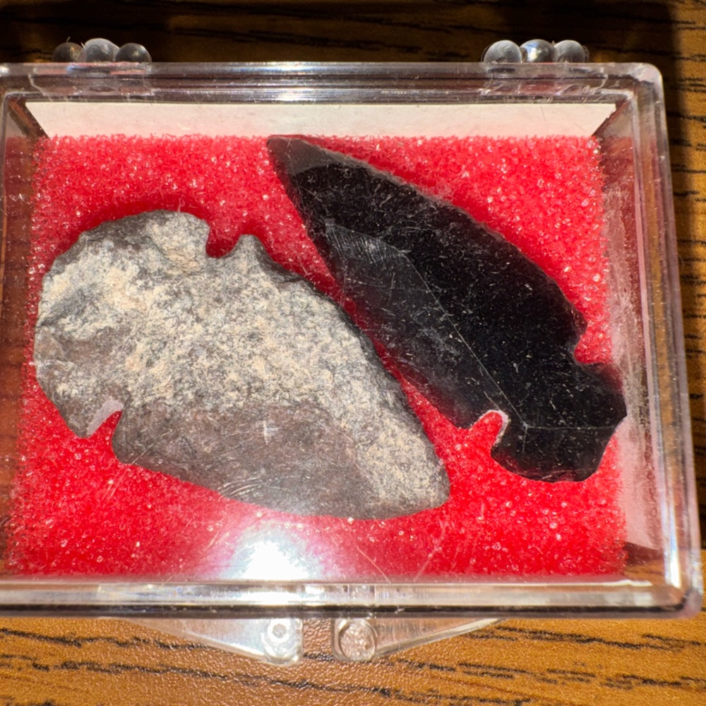 Authentic Stone Arrowhead Set - Black and Brown